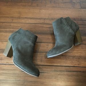 Old Navy Dark Green Ankle Booties Size 10
